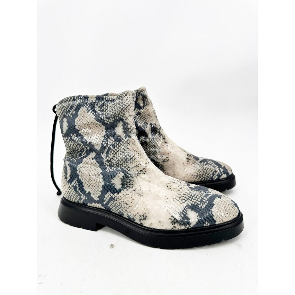 Stuart Weitzman‎ Benita Snakeskin Print Flat Booties Size 6.5